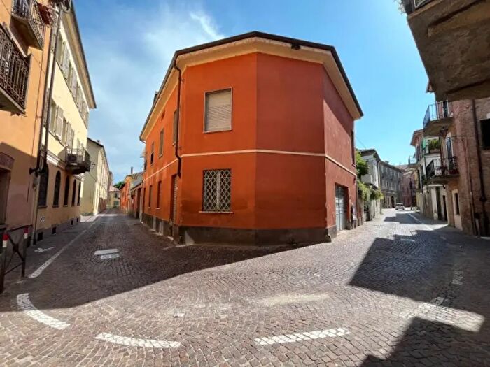 Casa con 6 locali in vendita in Via Massimo dAzeglio, Canelli