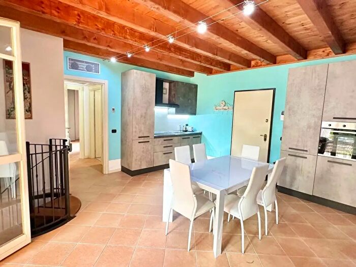 Appartamento con 6 locali in affitto in Via del Torchio, Manerba Del Garda