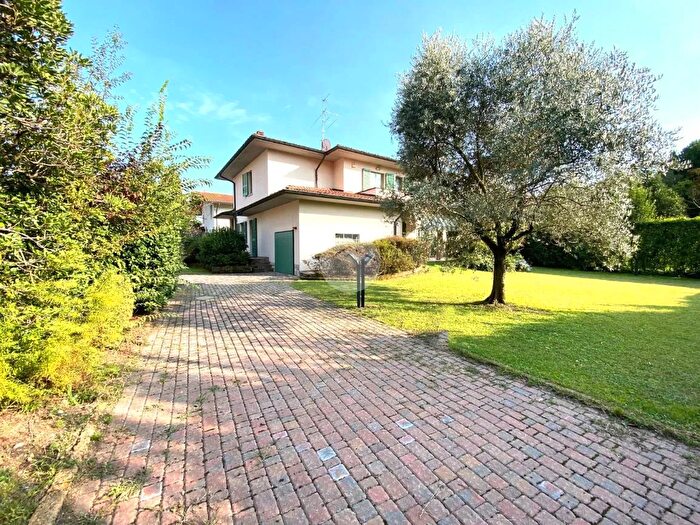 Casa con 5 locali in vendita in Via Valle Calepio, Palazzolo SullOglio