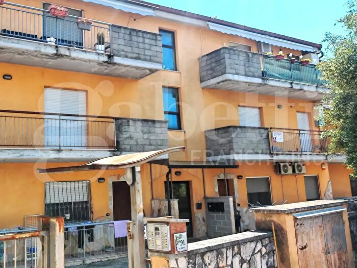 Appartamento trilocale in vendita in Via Roma, Pozzilli