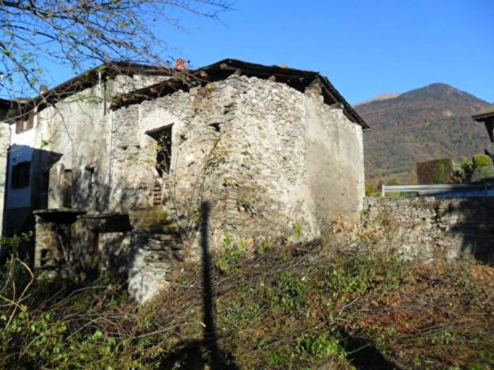 Casa con 6 locali in vendita in Via al Porto, Postalesio