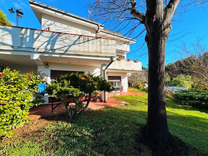 Casa con 11 locali in vendita in Strada Comunale dei Massabovi, Imperia