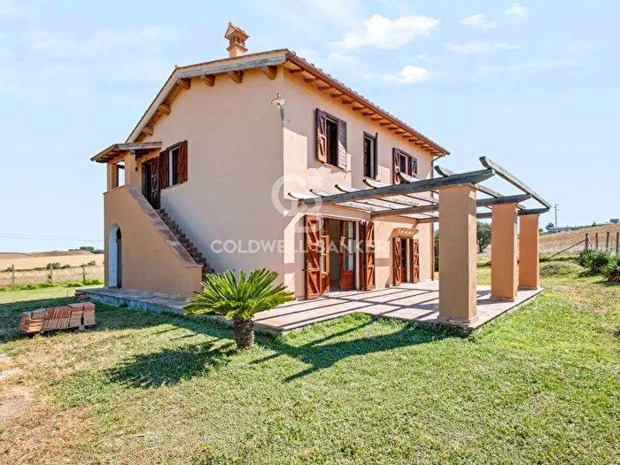 Casa con 8 locali in vendita in Via del Boligname Gramiccia, Tarquinia