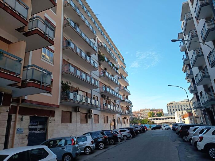 Appartamento con 5 locali in vendita in Via Ugo De Carolis, Taranto