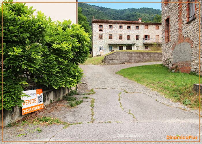 Casa quadrilocale in vendita in Via Sottocroda, Revine Lago