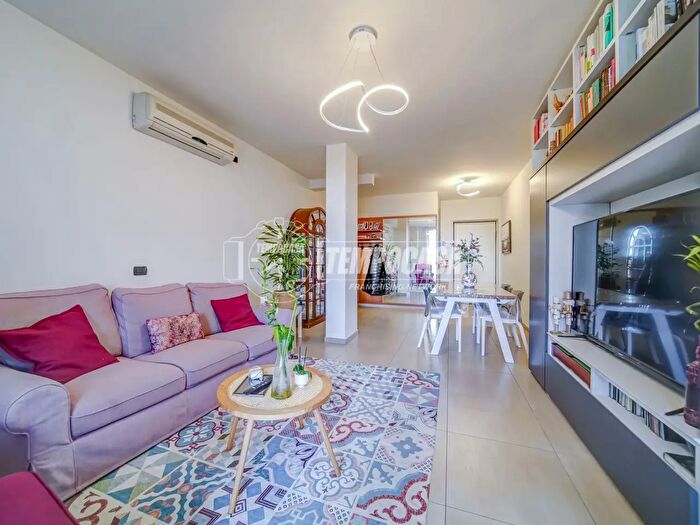 Appartamento trilocale in vendita in Via De Rizzoli, Gallarate