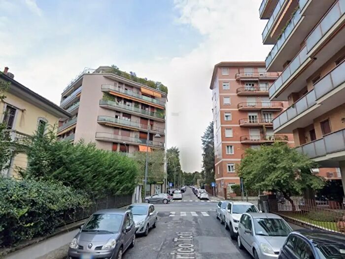 Appartamento trilocale in affitto in Via Enrico Toti, Monza