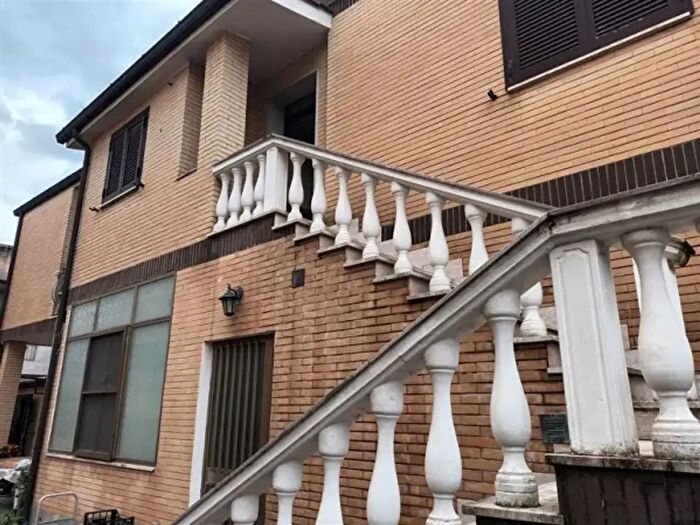 Appartamento con 6 locali in vendita in Via Ambrogio Sansedoni, Roma