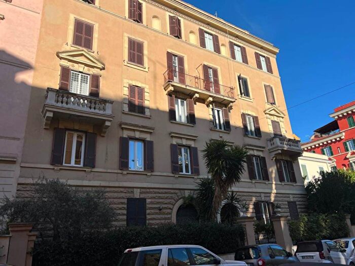 Appartamento quadrilocale in affitto in Via Garigliano, Trieste Coppedè, Roma