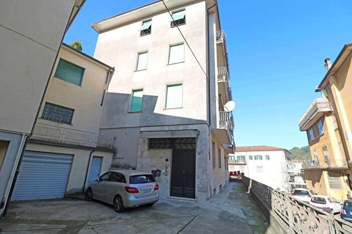 Appartamento con 11 locali in vendita in Via Pietro Bologna, Pontremoli