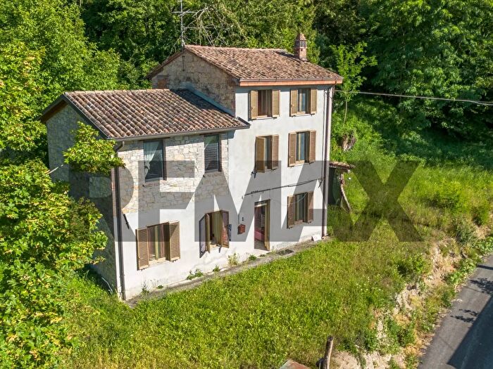 Casa quadrilocale in vendita in Località Magnani, Vernasca