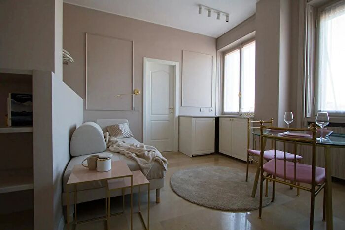 Appartamento monolocale in affitto in Via dei Piatti, Milano