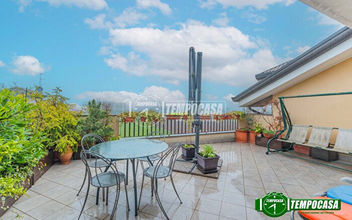 Appartamento trilocale in vendita in Via Guglielmo Marconi, Bareggio