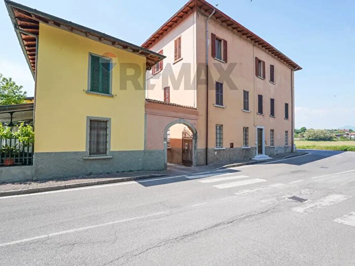 Appartamento con 5 locali in vendita in Via Monte Grappa, Bonate Sopra
