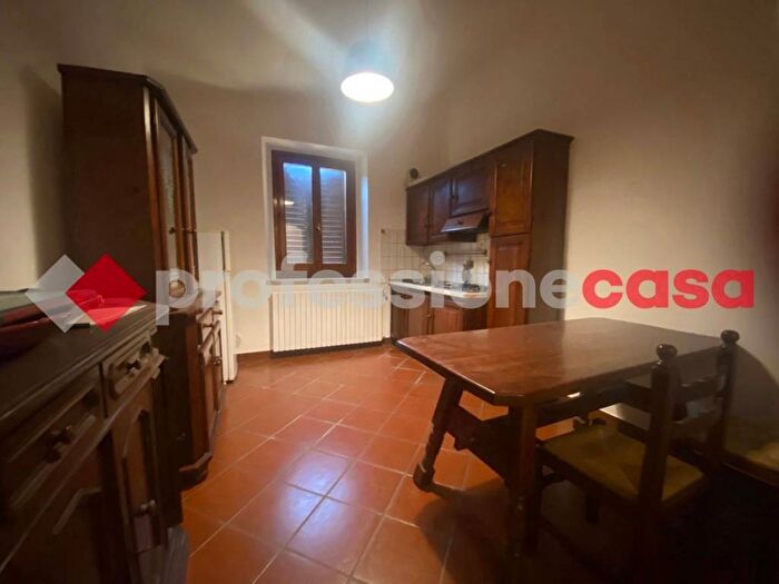 Appartamento trilocale in affitto in Via Castra, Capraia e Limite