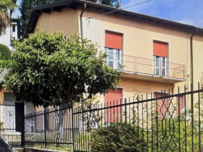 Casa con 5 locali in vendita in Via Monte Santo Snc, Inverigo