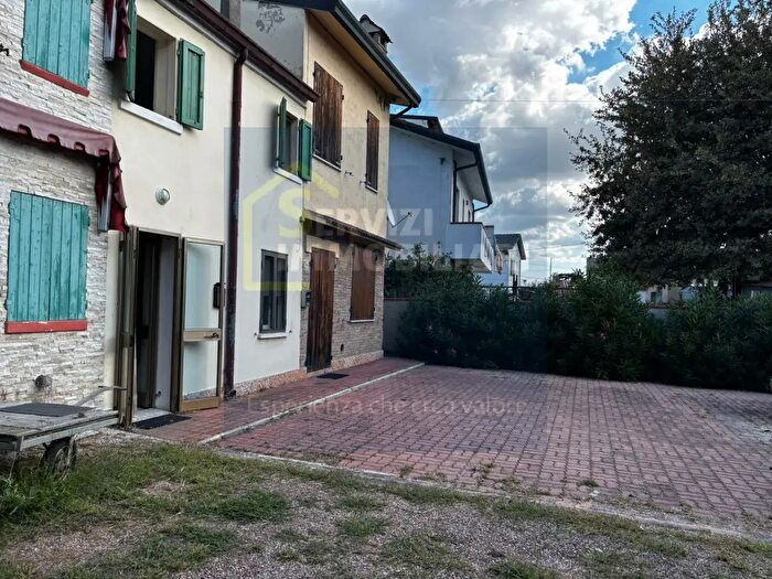 Casa trilocale in vendita in Via Provinciale, Riva del Po