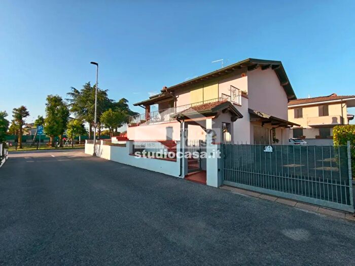 Case in Vendita e in Affitto - 2