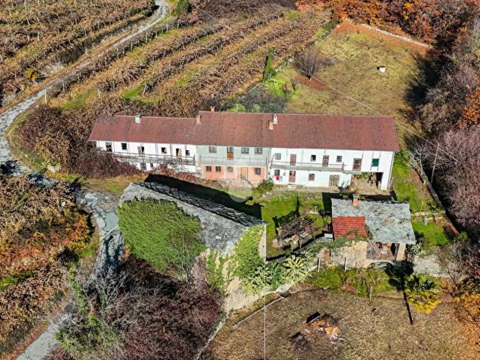 Casa con 6 locali in vendita in Via Comba Marasso, Envie