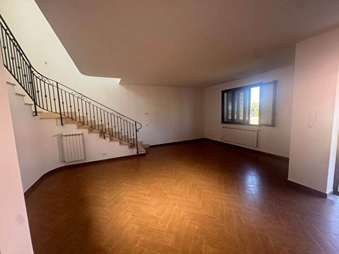 Casa con 5 locali in affitto in Milioti, Carini