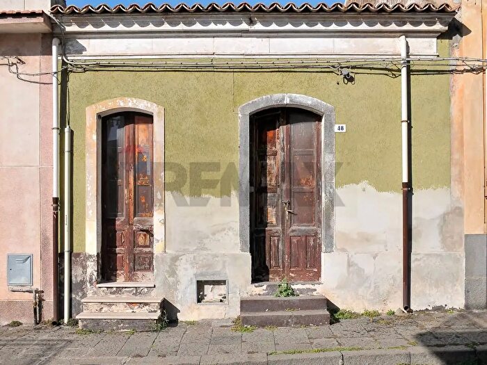 Casa quadrilocale in vendita in Piedimonte Etneo