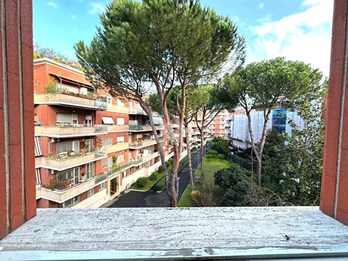 Appartamento trilocale in vendita in Via Franco Sacchetti, Roma