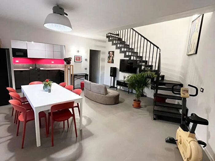 Appartamento con 8 locali in affitto in Firenze