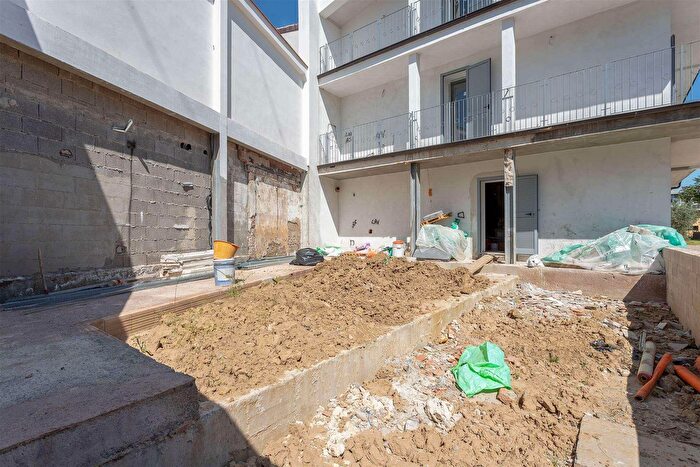 Appartamento quadrilocale in vendita in Via Emilia, Firenze