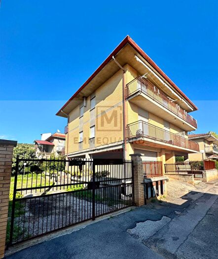 Casa con 10 locali in vendita in Via Costa, Terracina