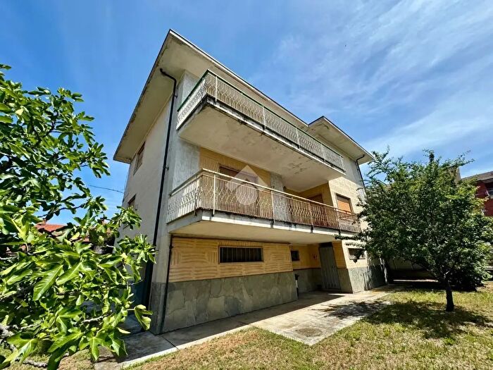 Casa con 8 locali in vendita in Via del Santuario, Leini'