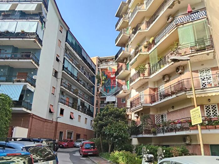 Appartamento quadrilocale in vendita in Via B Caracciolo Parco Tucci, Napoli
