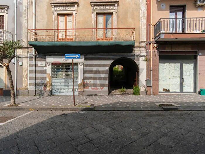 Casa con 6 locali in vendita in Via Roma, Zafferana Etnea