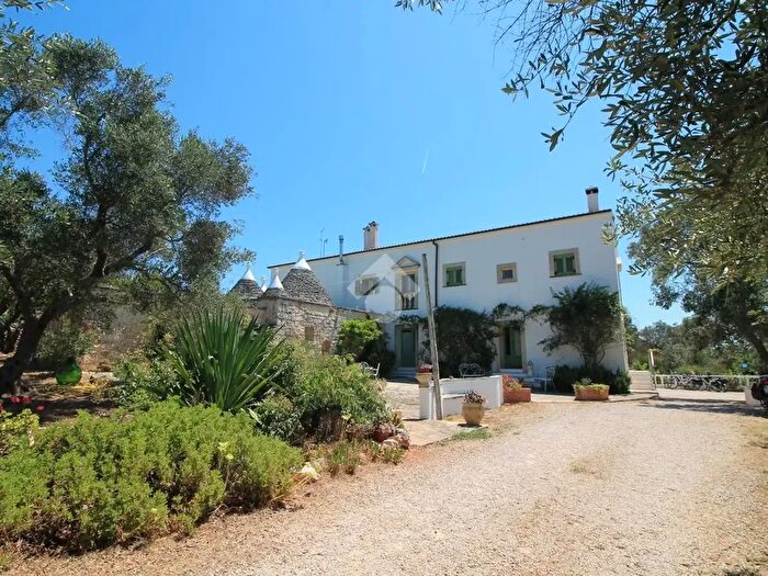Casa con 10 locali in vendita in Ostuni