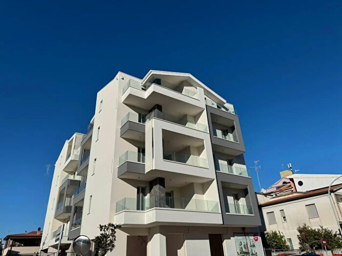 Appartamento trilocale in vendita in Via Pepe, Tortoreto