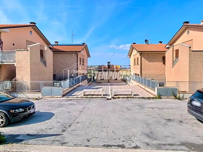 Appartamento quadrilocale in vendita in Via Santa Caterina, Camerata Picena