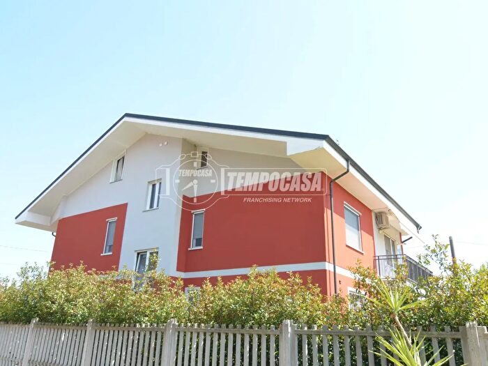 Appartamento trilocale in vendita in Vicolo Pavonesche, Bosconero