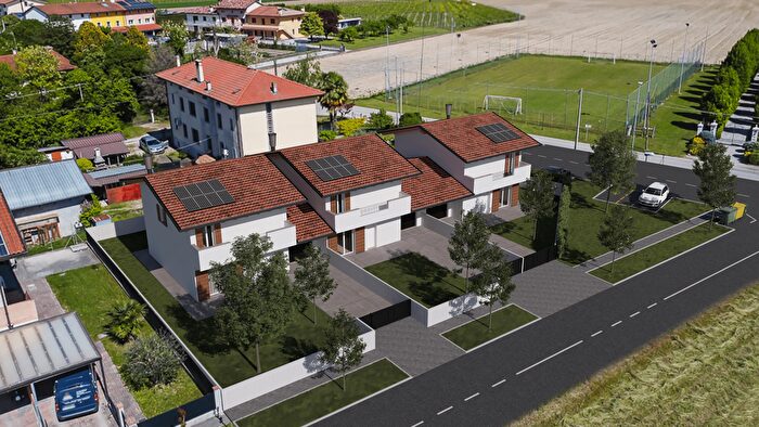 Casa con 7 locali in vendita in Via Ciavalat Zoppola, Zoppola