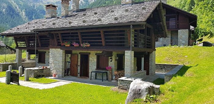 Casa quadrilocale in vendita in Località Tetto Minocco Carcoforo Vercelli, Carcoforo