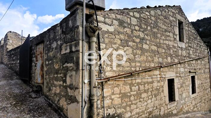 Appartamento con 6 locali in vendita in Scicli