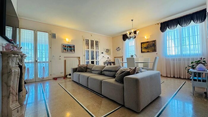 Casa con 8 locali in vendita in Via Parini, Castel Bolognese