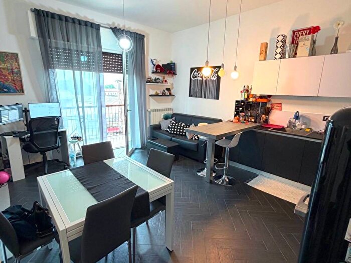 Appartamento bilocale in affitto in Viale Col di Lana, Ticinese, Milano