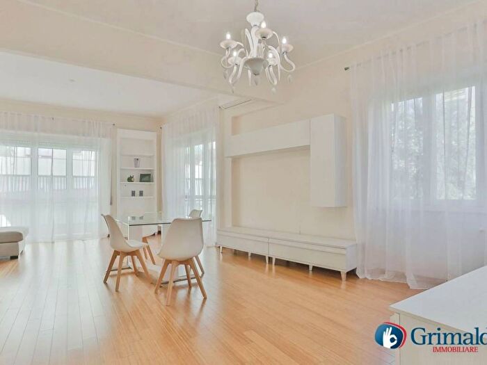 Appartamento quadrilocale in affitto in Viale Pasteur, Eur, Roma