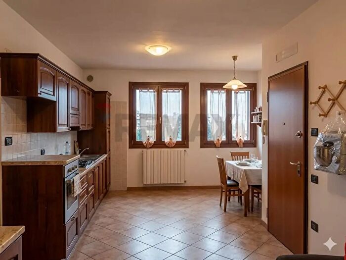 Appartamento trilocale in vendita in Via Lorenzetti, Angolo Terme