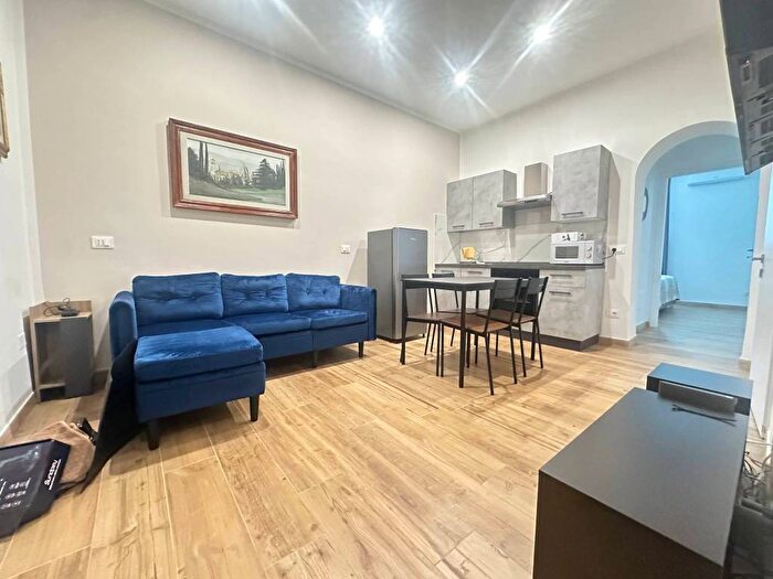 Appartamento trilocale in affitto in Via dei Vanni, Ponte alla Vittoria, Firenze
