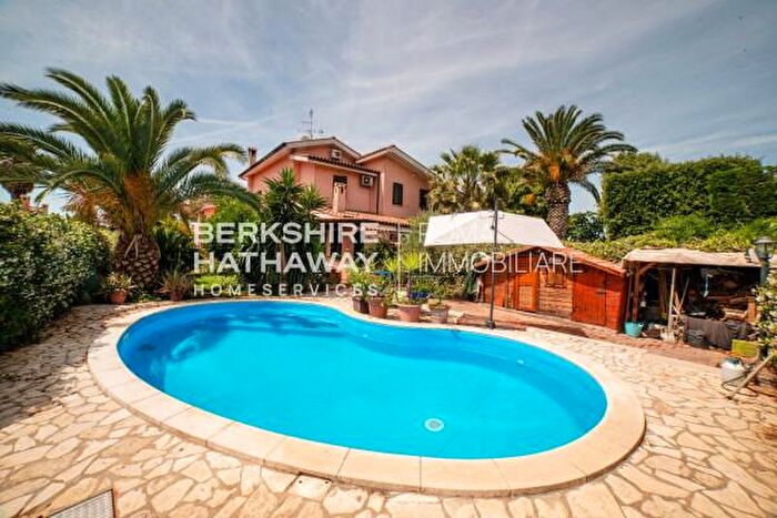 Casa con 5 locali in vendita in Via Pian del Marmo, Roma