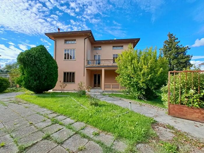 Casa con 9 locali in vendita in Zoppola