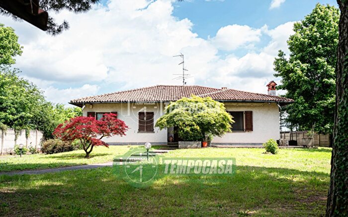 Casa quadrilocale in vendita in Via SAnna, Nerviano