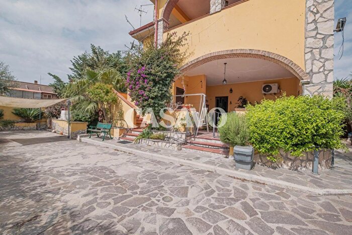 Appartamento con 7 locali in vendita in Aprilia