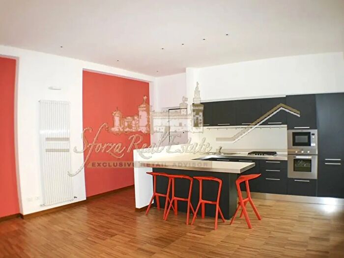 Appartamento trilocale in affitto in Via Marghera, Milano