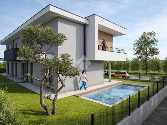 Casa quadrilocale in vendita in Via Curno, Curno